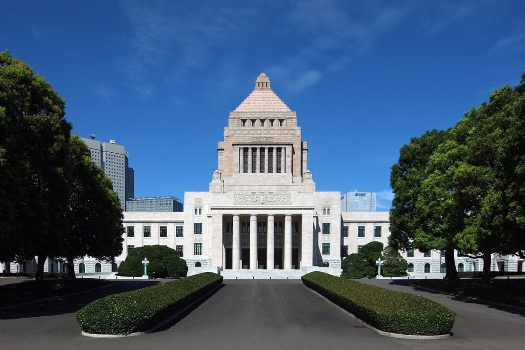 東京・永田町の国会議事堂の正面
