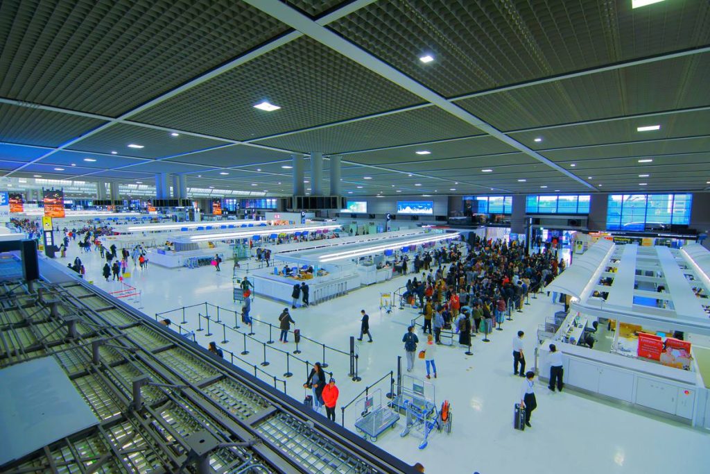 成田空港第2ターミナルの国際線出発ロビー